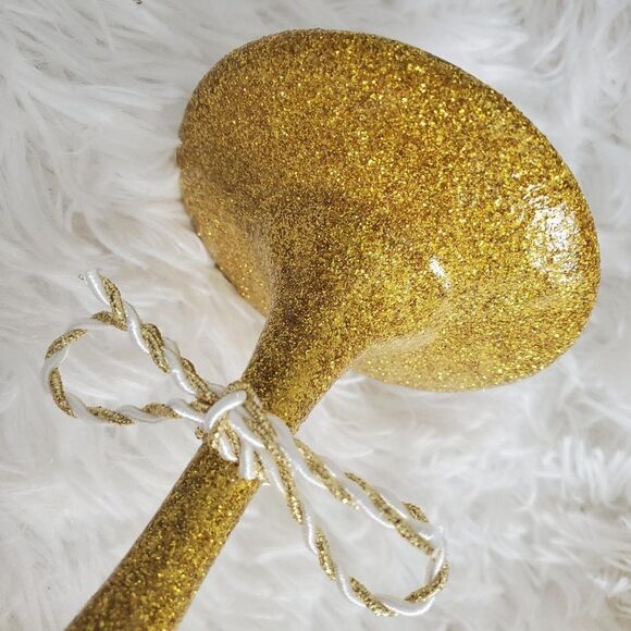 New Year's Wishes Midnight Kisses Gold Glittered Stemmed Wine Glass - Picture 5 of 10